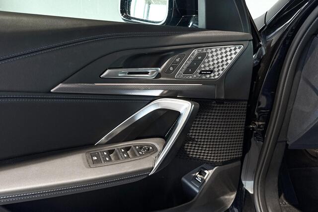 BMW X1 sDrive20i | M Sport Pro | Glazen Panoramadak | Harman Kardon | Stoelverwarming | Trekhaak |
