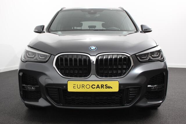 BMW X1 xDrive25e M-Sport PHEV 221pk Shadow Line Climate Control Cruise Control Camera Parkeer sensoren Navigatie Electrische Achterklep