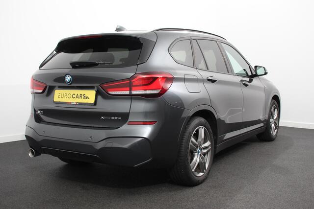 BMW X1 xDrive25e M-Sport PHEV 221pk Shadow Line Climate Control Cruise Control Camera Parkeer sensoren Navigatie Electrische Achterklep