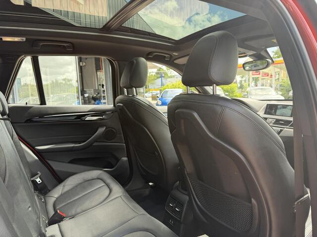 BMW X1 sDrive20i Orange Edition II AUTOMAAT| LEDER SPORT INTERIEUR| PANORAMADAK| CAMERA| NAVIGATIE| AIRCO/ECC | CRUISECONTROL| TREKHAAK| PARKEERSENSOREN