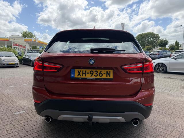 BMW X1 sDrive20i Orange Edition II AUTOMAAT| LEDER SPORT INTERIEUR| PANORAMADAK| CAMERA| NAVIGATIE| AIRCO/ECC | CRUISECONTROL| TREKHAAK| PARKEERSENSOREN