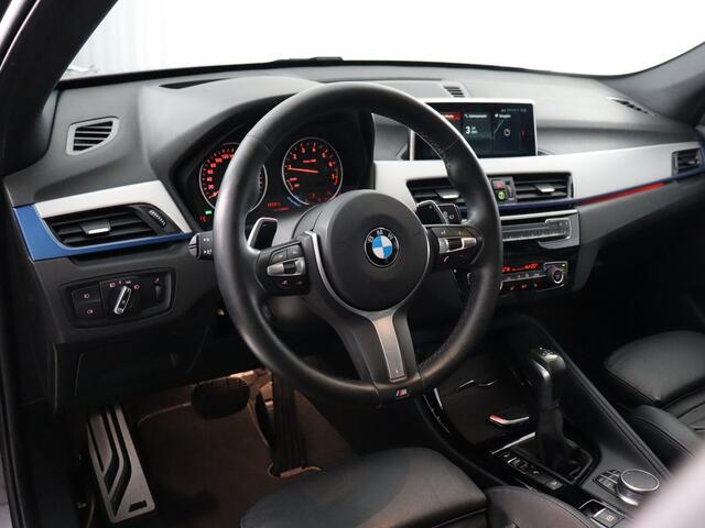 BMW X1 xDrive25i High Executive (Afn. Trekhaak / Pano / H&K / Camera / ACC / Navi)