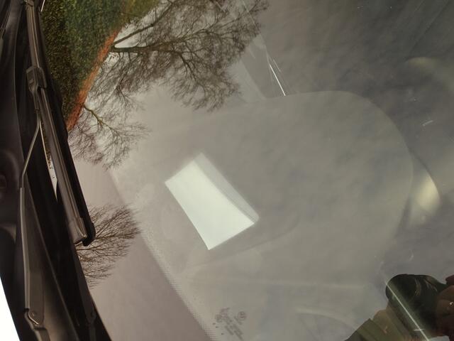 BMW X1 sDrive20i ParelWeiss | Full Options | HUD | NavPro | Stoelverw | All wheater | Uniek