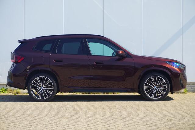 BMW X1 sDrive20i | M Sportpakket Pro | Panoramadak | Head-Up Display | Driving Assistant Plus | Elektrisch verstelbare stoelen
