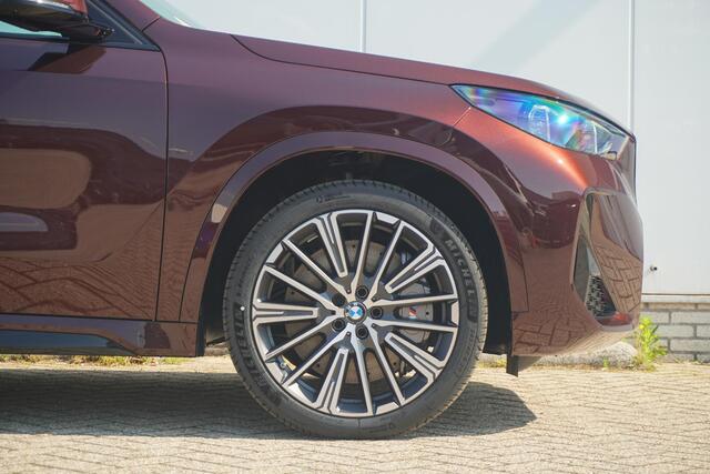 BMW X1 sDrive20i | M Sportpakket Pro | Panoramadak | Head-Up Display | Driving Assistant Plus | Elektrisch verstelbare stoelen