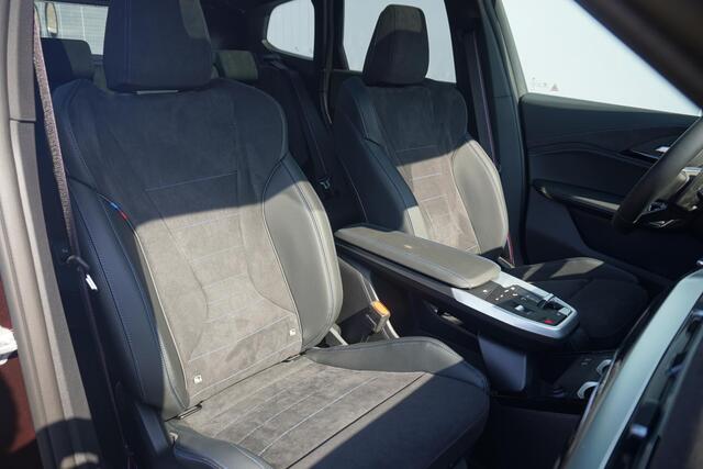 BMW X1 sDrive20i | M Sportpakket Pro | Panoramadak | Head-Up Display | Driving Assistant Plus | Elektrisch verstelbare stoelen