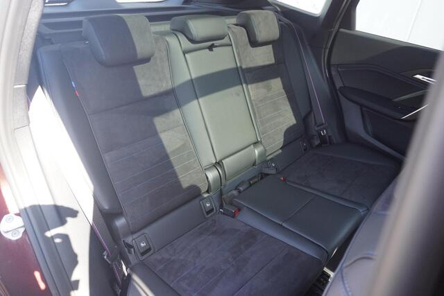 BMW X1 sDrive20i | M Sportpakket Pro | Panoramadak | Head-Up Display | Driving Assistant Plus | Elektrisch verstelbare stoelen