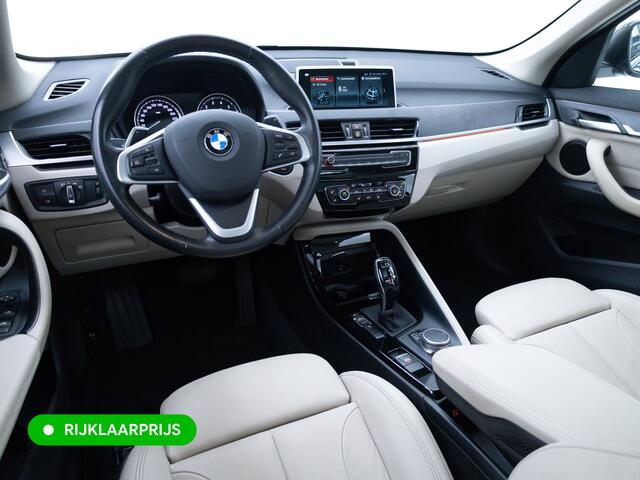 BMW X1 sDrive20i High Exec. X-Line | Afn. trekhaak | Panoramadak | Elec. verst stoel met geheugen | Camera | Elec. achterklep | Navigatie, Stoelverwarming, Headup, Climate control