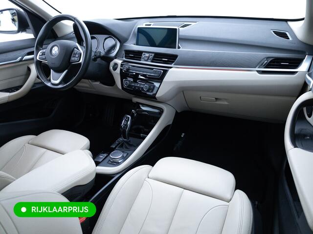 BMW X1 sDrive20i High Exec. X-Line | Afn. trekhaak | Panoramadak | Elec. verst stoel met geheugen | Camera | Elec. achterklep | Navigatie, Stoelverwarming, Headup, Climate control