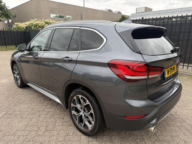 BMW X1 sDrive20i VDL Nedcar Edition LED/Sportleer/HU/Stoelverw/Leer/Navi