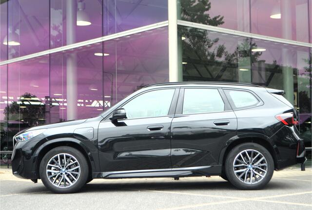 BMW X1 xDrive25e M Sport Automaat / Sportstoelen / Achteruitrijcamera / M Adaptief onderstel / Adaptieve LED / Stoelverwarming / Comfort Access