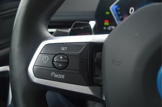 BMW X1 xDrive25e M Sport Automaat / Sportstoelen / Achteruitrijcamera / M Adaptief onderstel / Adaptieve LED / Stoelverwarming / Comfort Access
