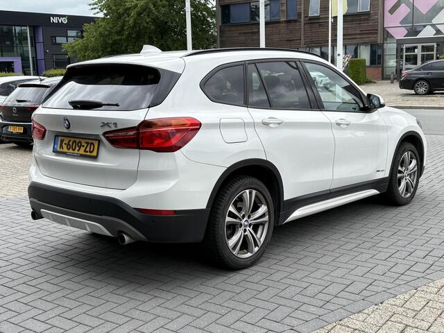 BMW X1 xDrive20i High Executive 192 Pk | Stoelverwarming | Elek. Kofferklep | PDC V+A | Cruise Control | Climate Control |