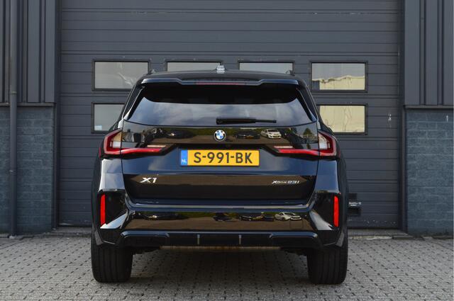 BMW X1 xDrive23i | M-PAKKET | 360 CAM | H&K | MASSAGE | HUD | KEYLESS |