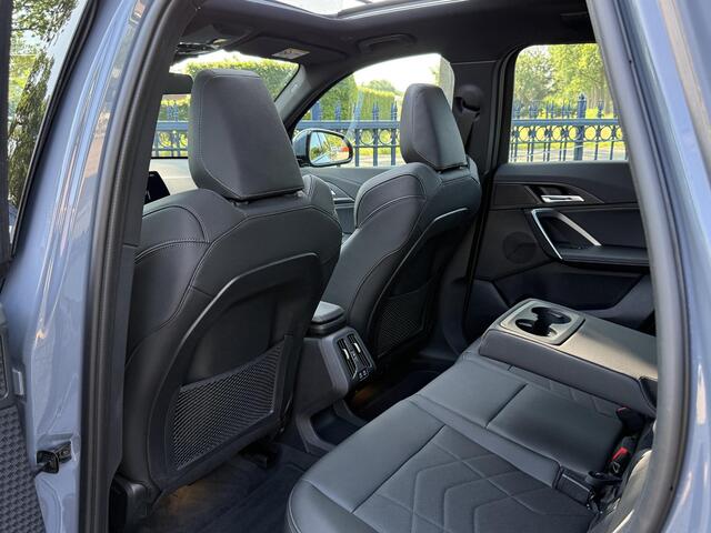 BMW X1 xDrive25e M SPORT | PANORAMA | TREKHAAK | LEDER | HEAD UP | ELEKTR. STOELEN |