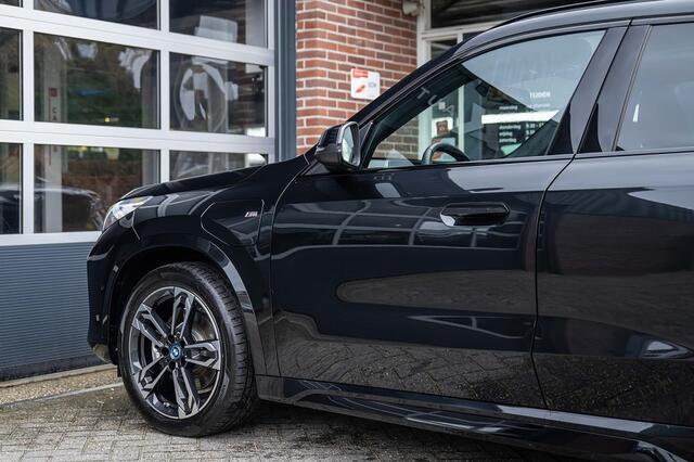 BMW X1 xDrive25e M Sport | Panorama | Shadow | ACC | Camera | Adap. led | Trekhaak | Stoelverwarming | 19 inch |