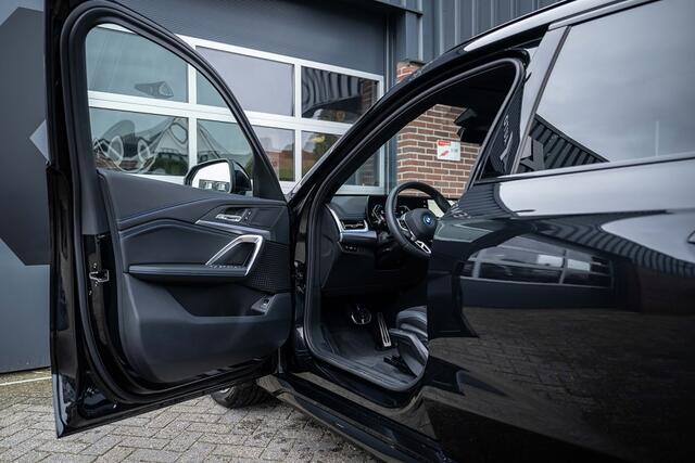 BMW X1 xDrive25e M Sport | Panorama | Shadow | ACC | Camera | Adap. led | Trekhaak | Stoelverwarming | 19 inch |