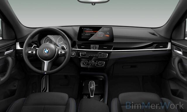 BMW X1 sDrive20i M-Sport,Pano,LED,Stoel/stuurverw,Leer,Keyless,HUD,Camera,Dealer OH