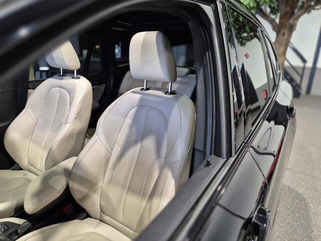BMW X1 xDrive25e High Executive X-Line | Panorama | Beige leder | Camera | Stoelverw. | Carplay