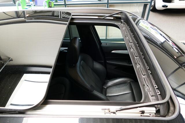 BMW X1 sDrive20i 192pk High Executive 1-Eig. Panodak, Camera, Leer, StoelVerw, Navi, 18"LMV