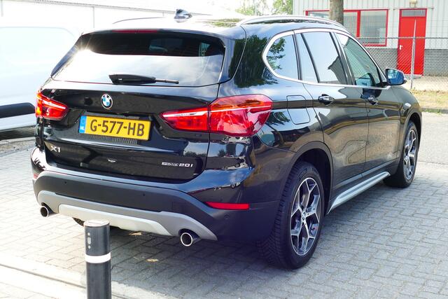 BMW X1 sDrive20i 192pk High Executive 1-Eig. Panodak, Camera, Leer, StoelVerw, Navi, 18"LMV