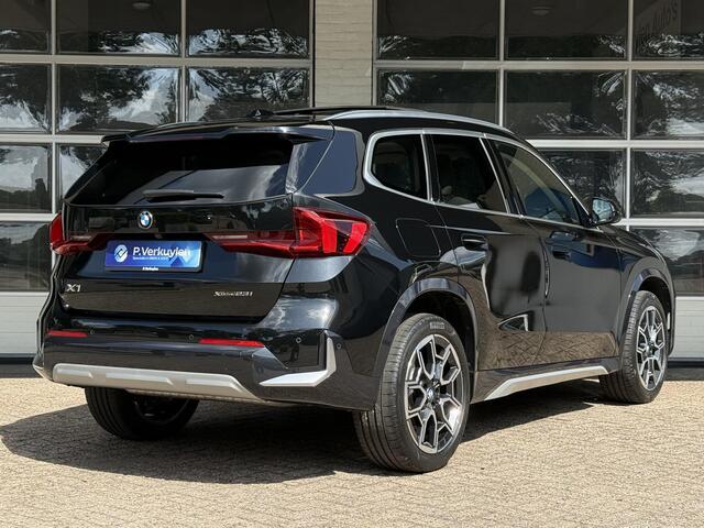 BMW X1 xDrive23i X LINE | PANORAMA | SPORTSTOELEN | ELEKTRISCHE STOEL | LEDER | 18 INCH LM VELGEN |
