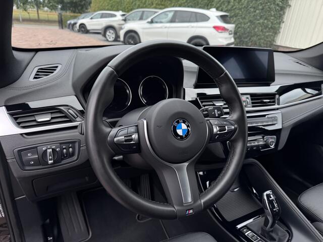 BMW X1 xDrive20i M-Sportstuur | HUD | 4x4 | BTW-Auto | Sportst. | X-line | FullOption