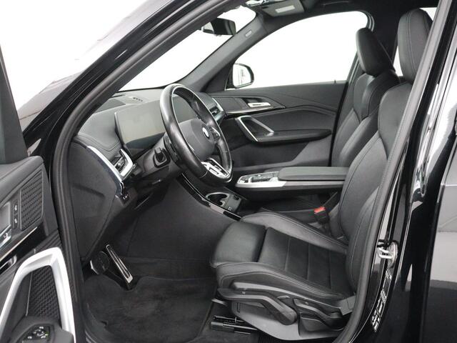 BMW X1 xDrive23i M-sport | Trekhaak | Leder | Head-up | 360 camera | Carplay | Stoelverwarming | Cruise control | Sfeerverlichting | Climate control | Full LED