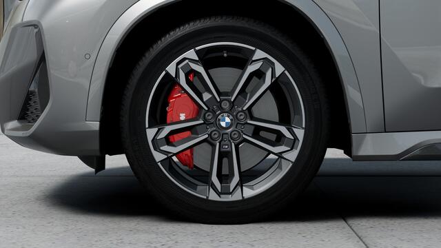 BMW X1 xDrive25e M Sport Automaat / Panoramadak / Trekhaak / Sportstoelen / Head-Up / M Adaptief onderstel / Comfort Access / Adaptieve LED / Parking Assistant Plus
