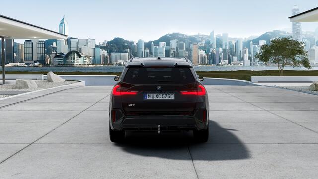 BMW X1 xDrive25e M Sport Automaat / Panoramadak / Trekhaak / Sportstoelen / M Adaptief onderstel / Comfort Access / Head-Up / Adaptieve LED / Parking Assistant Plus