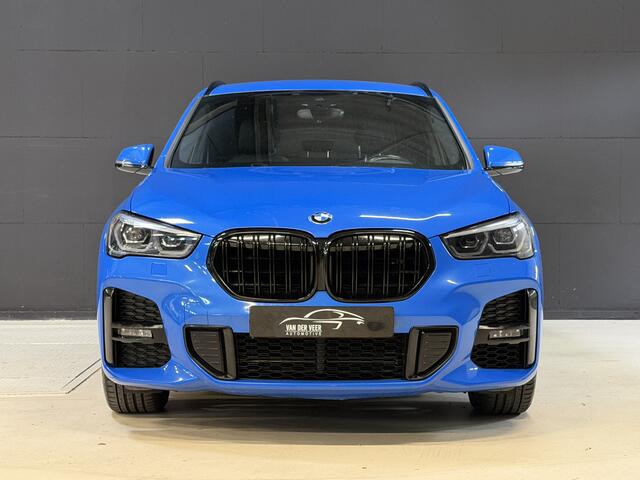 BMW X1 xDrive25e High Executive | M-pakket | Camera | Afn. trekhaak | Leder | Sfeerverlichting | Full LED