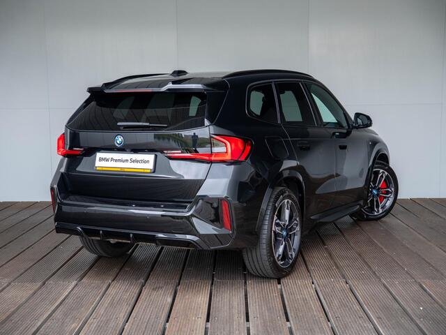 BMW X1 xDrive25e | M Sportpakket Pro | Innovation Pack | Comfort Access | Head-Up Display | Parking Assistant Plus | Isofix | 19''