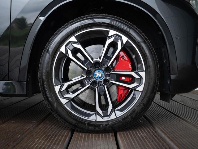 BMW X1 xDrive25e | M Sportpakket Pro | Innovation Pack | Comfort Access | Head-Up Display | Parking Assistant Plus | Isofix | 19''