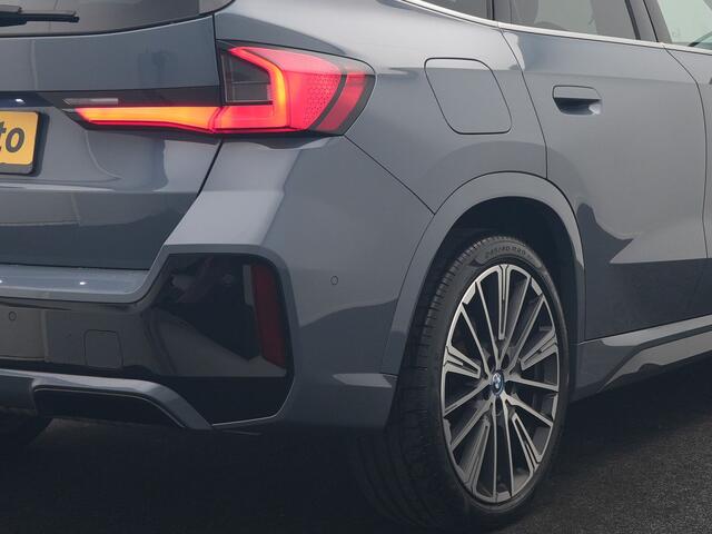 BMW X1 xDrive30e M Sport PHEV 326pk Dealer O.H. | Trekhaak Af Fabriek | Adaptive Cruise | Head Up | Harman / Kardon | 360 Camera | Alcantara Sportstoelen Memory & Verwarmd | Adaptief Onderstel | Sfeerverlichting | Stuur Verwarmd | Blis | Keyless | 20"L.M | Plug 