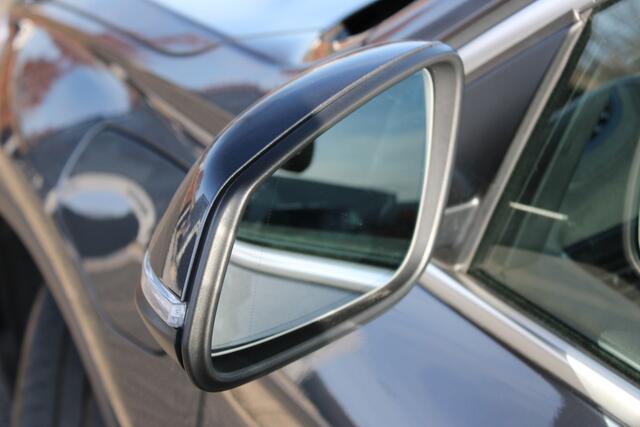 BMW X1 xDrive25e High Executive xLine Automaat / Panoramadak / Sportstoelen / Comfort Access / LED / Head-Up