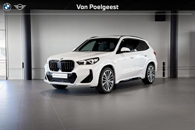 BMW X1 xDrive30e | M Sport | Glazen Panoramadak | Harman Kardon | Achteruitrijcamera | Trekhaak |