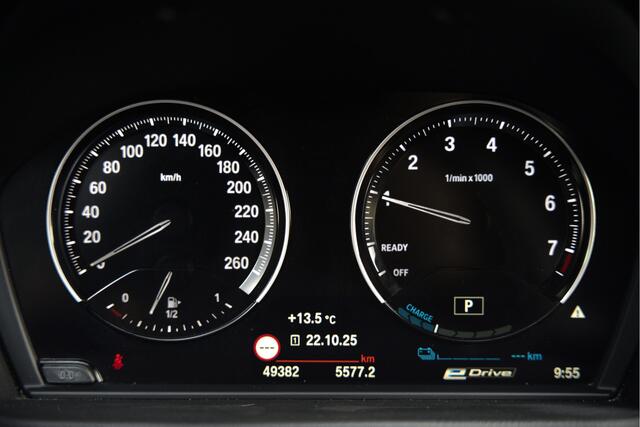 BMW X1 xDrive25e Executive M Sport | Stoelverwarming | Trekhaak | Parkeersensoren | Navigatie | Ambiance Verlichting | Keyless | Cruise Control | LED | Climate Control | DAB | BTW | SOH 90%
