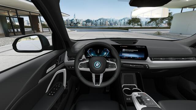 BMW X1 xDrive25e M Sport Automaat / Trekhaak / Panoramadak / Sportstoelen / Comfort Access / Achteruitrijcamera / Harman Kardon