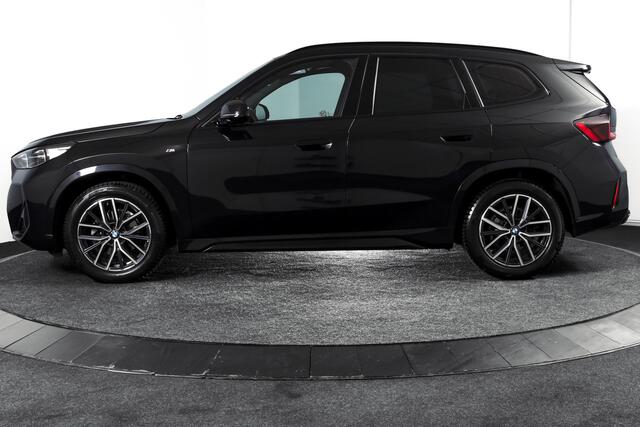 BMW X1 sDrive18i 136 PK | M-Sport | Afn. Trekhaak | Dig. Cockpit | Cruise | PDC | Camera | NAV + App. Connect | ECC | Elek. Klep | LM 18" |