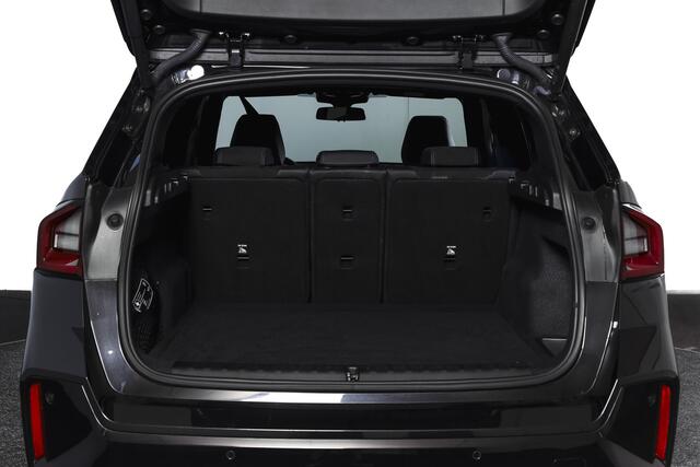 BMW X1 sDrive18i 136 PK | M-Sport | Afn. Trekhaak | Dig. Cockpit | Cruise | PDC | Camera | NAV + App. Connect | ECC | Elek. Klep | LM 18" |