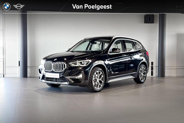 BMW X1 sDrive20i Business Edition Plus | X-Line | Glazen Panoramadak | Stoelverwarming | Head-Up Display | Achteruitrijcamera |