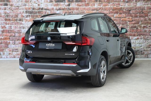 BMW X1 xDrive25e Executive Automaat / Navigatiesysteem / Climate Control / LED / M Dakreling / Active Guard / Parkeerhulpsysteem / DAB / Cruise Control