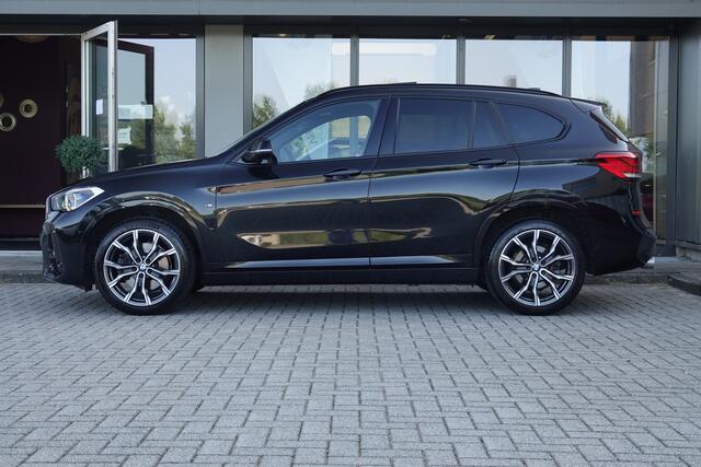 BMW X1 xDrive20i High Executive M Sport | Panoramadak | Leder | VOL |