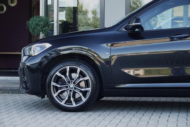 BMW X1 xDrive20i High Executive M Sport | Panoramadak | Leder | VOL |