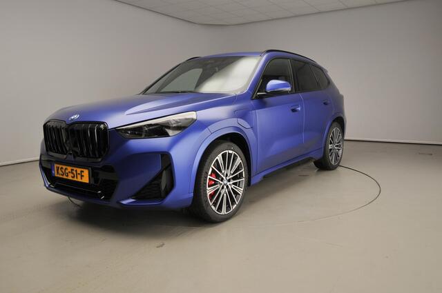 BMW X1 xDrive25e M-Sportpakket / Trekhaak / Panoramadak / Driving assist plus / Getint glas / Head-up / Harman-kardon / Alu wielen 20 inch