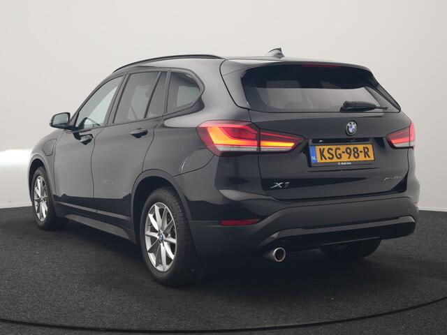 BMW X1 xDrive25e Advantage PHEV 221pk Dealer O.H. | Head Up | Lederen Comfortzetels Verwarmd | Camera | Cruise Control | Park Asssist | Navigatie | DAB | M Sportstuur | Plug In Hybrid |
