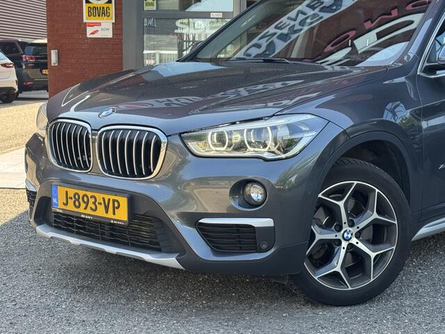 BMW X1 xDrive20i Executive // PANO / SCHUIF- KANTELDAK // NAVI // PDC V+A // CRUISE // TREKHAAK // ELEK. ACHTERKLEP //