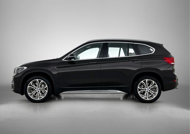 BMW X1 sDrive20i High Executive Edition | Harman Kardon Audio | Elektrische stoelen | Eerste eigenaar |