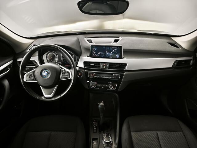 BMW X1 xDrive25e | Navigatie | Parkeersensoren | Climate Control |