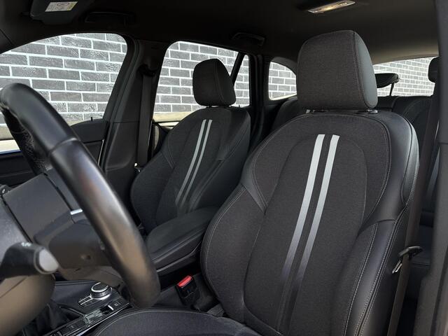 BMW X1 xDrive25e Executive | M-Sport | Parkeersensoren | Elektrische Achterklep | LED Koplampen | Navigatie | Stoelverwarming | Cruise Control | Climate Control | Lichtmetalen Velgen 18 inch | Plug-in Hybrid (PHEV)